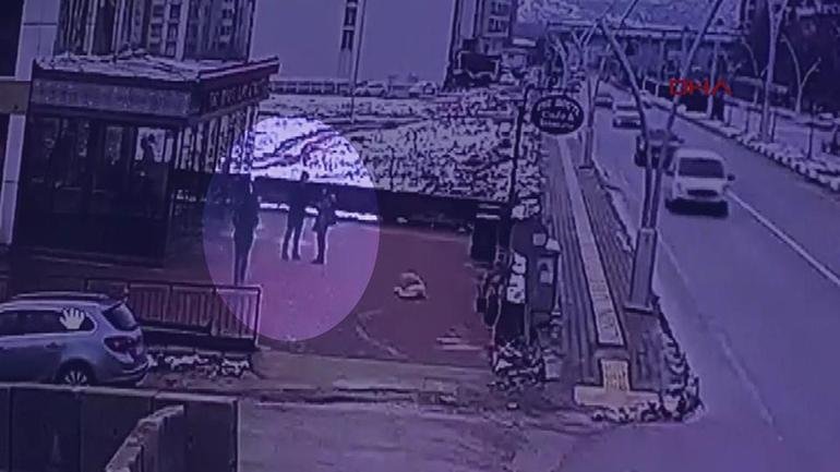 Kaynak:CNN TÜRK DNA örnekleri alındı. Şüpheli araç kriminale gönderildi. Şimdi