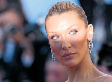 Hadid, Instagram hesabında, Ben Gvir’in aktivistlere yönelik davranışlarını hatırlatarak, “Bu