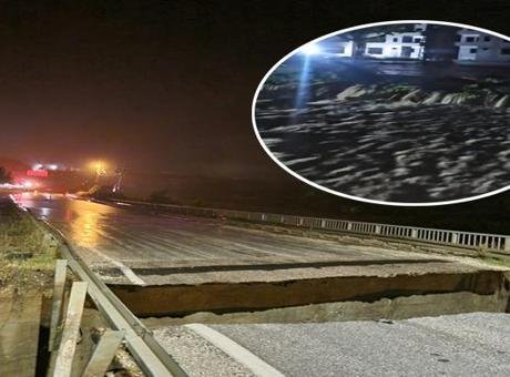 Hatay’da akşam saatlerinde etkili olan sağanak nedeniyle Antakya ve Defne