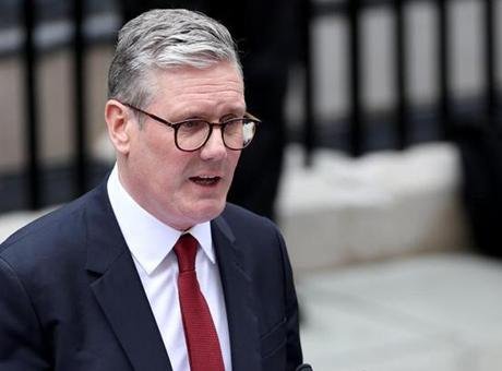 İngiltere Başbakanı Keir Starmer, kendi bakanları ile yaklaşık 90 milletvekilinin
