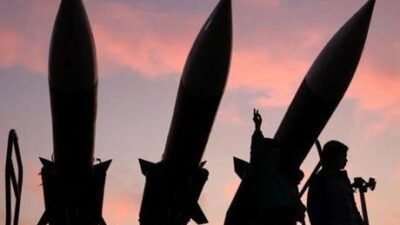 İran Devrim Muhafızları Ordusu: Füze ve İHA’larımız ABD hedeflerine kilitlendi İran’ın stratejik füze operasyonlarından sorumlu birimi Devrim Muhafızları Ordusu Hava-Uzay