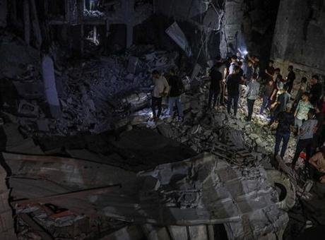 İsrail, bayramın son gününde de Gazze’ye saldırılarını sürdürdü Hastane kaynakları, İsrail ordusunun Gazze kentinin merkezinde bulunan Firas Pazarı