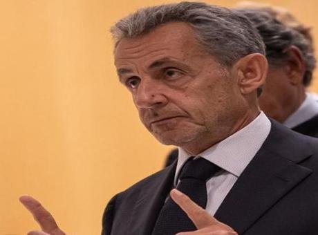Eski Fransa Cumhurbaşkanı Nicolas Sarkozy’nin yargılandığı Libya davasında savcı, yolsuzluk