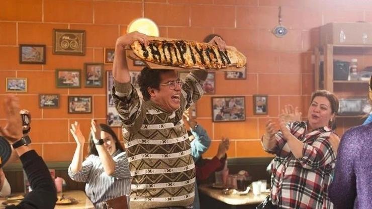 Kaynak:Cnnturk.com Yerli komedi filmi Kalender Pide hakkında ayrıntılar sorgulanıyor.&nbsp;Yönetmen koltuğunda
