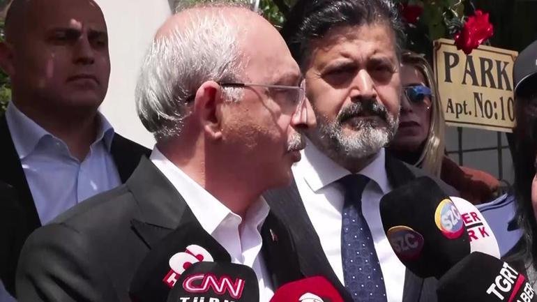Kılıçdaroğlu gelişmeleri evinden takip etti Kaynak:CNN TÜRK CHP Genel Merkezi’nde tekmeler yumruklar, su şişeleri konuşurken,