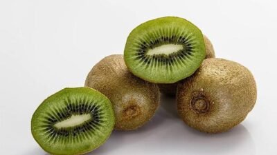 &nbsp;Kivinin Faydaları Nelerdir? l Kivi, vitamin deposu bir meyvedir. Kivi