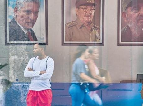 Önce, ABD Adalet Bakanlığı, eski Küba devlet başkanı Raul Castro
