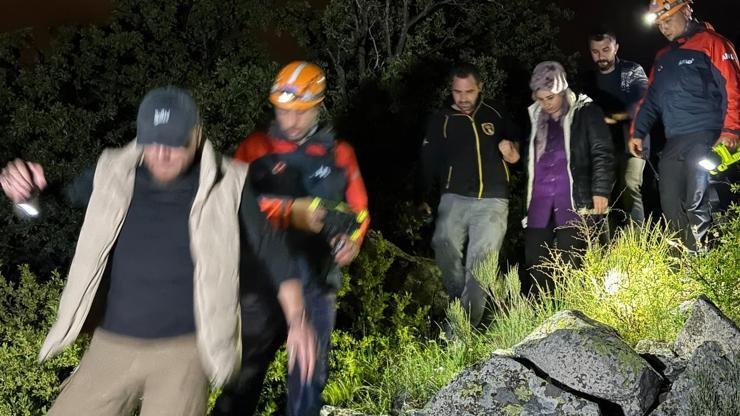 Nevşehir’de kayalık arazide mahsur kalan kadın kurtarıldı Ahmet KORKMAZER/ NEVŞEHİR, (DHA)- NEVŞEHİR’de gezmek için çıktığı kayalık arazide