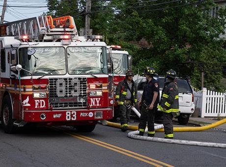 New York’ta tersane yangınına müdahalede patlama! Yaralılar var ABD’nin New York eyaletindeki bir tersanede çıkan yangın ve patlamada