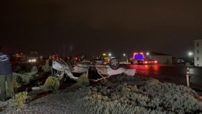 Adnan ÇELEBİ/NİĞDE, (DHA) – NİĞDE’de iki otomobilin çarpışması sonucu 2’si