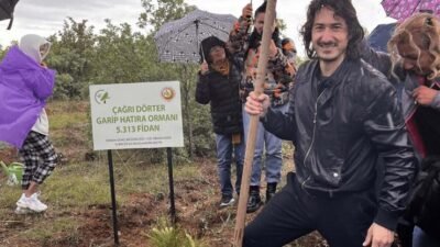 İZMİR, (DHA)-YAZAR Çağrı Dörter’in okurlarının başlattığı fidan bağışı kampanyası, 3