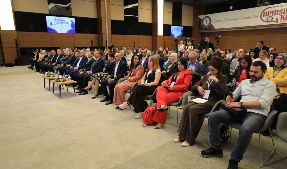 Sağlık-Sen tarafından düzenlenen Hemşireler Buluşuyor Programı’nda konuşan Genel Başkan Mahmut