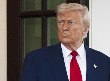 ABD Başkanı Donald Trump, İran’ın Hürmüz Boğazı’ndan geçen gemilere eşlik