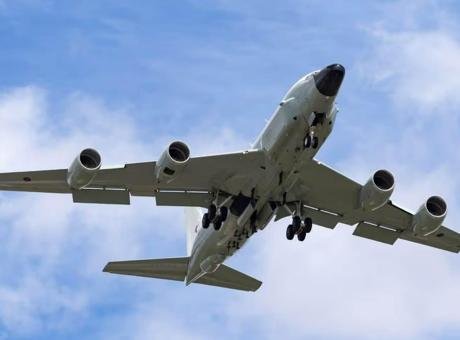 İngiltere Savunma Bakanı John Healey’yi taşıyan RAF’a ait bir jetin,