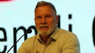 Kaynak:Cnnturk.com Samsunspor Teknik Direktörü Thorsten Fink, Ondokuz Mayıs Üniversitesi Fayda