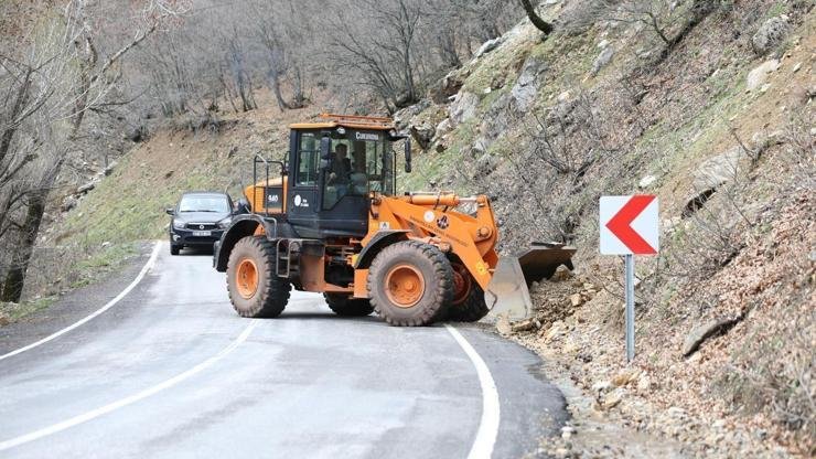 Kaynak:AA Tunceli Valiliğinden yapılan açıklamaya göre, Tunceli-Ovacık kara yolunda genişletme