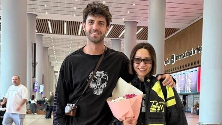 Paris’te romantik teklif Zeynep Bastık, geçtiğimiz günlerde Paris’te oyuncu sevgilisi