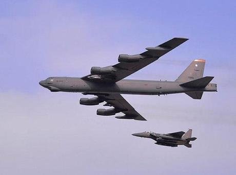 ABD’de B-52 Stratofortress bombardıman uçağı kalkıştan kısa süre sonra düştü Edwards Hava Kuvvetleri Üssü’nün sosyal medya platformu X üzerinden yaptığı