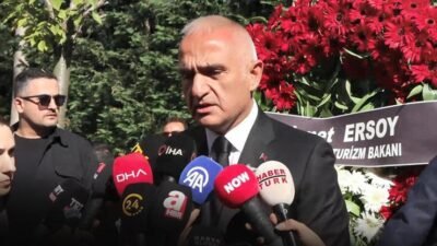 Kaynak: DHA Sanatçı Kadir İnanır için ilk tören Harbiye Muhsin