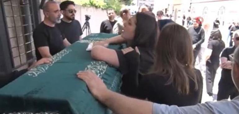 Kaynak:İHA Ataşehir’deki Küçükbakkalköy Merkez Camii’nde düzenlenen cenaze töreni öncesinde, Polat