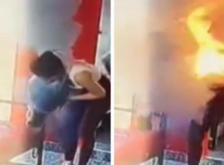 Çantasındaki şarj cihazı bir anda patladı! Alevler içinde kalan kadın neye uğradığını şaşırdı Kazakistan’ın Pavlodar kentinde bir kadının, çantasındaki taşınabilir şarj cihazı patladı.
