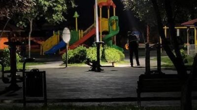 Olay, gece saatlerinde Akpınar Caddesi’ndeki Namazgah Parkı’nda meydana geldi. Edinilen