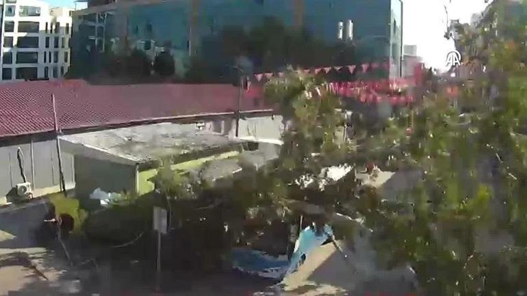 Kaynak: DHA Kaza esnasında otobüsün içinde bulunan yolcular şans eseri
