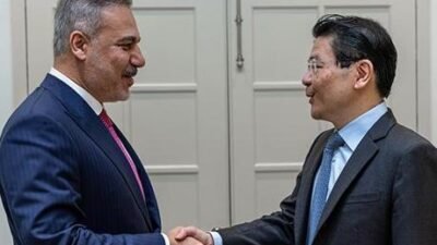 Bakanlığın Nsosyal hesabından yapılan paylaşımda, resmi temaslarda bulunmak üzere Singapur’u