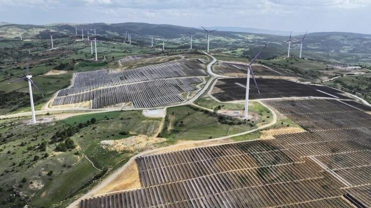 Raporda, küresel elektrik talebinin sanayileşme ve elektrifikasyonun etkisiyle son 25