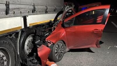 Edirne’de otoyolda bekleyen tıra arkadan çarpan otomobilin sürücüsü öldü. E.K’nin