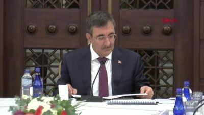 Kaynak:CNN TÜRK Türkiye ekonomisi, yılın ilk çeyreğinde yüzde 2,5 büyüdü.