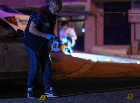 Balıkyolu Mahallesi 522. Sokak’ta plakaları öğrenilemeyen motosikletli 2 kişiye, iki