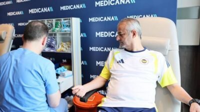 Fenerbahçe’de teknik heyet ve futbolcular sağlık kontrolünden geçti Kaynak:İHA Fenerbahçe’de Teknik Direktör İsmail Kartal, teknik ekip ve bazı