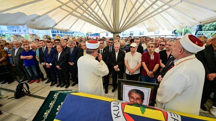 Kaynak:AA Kızıltoprak Zühtü Paşa Camisi’nde öğle vakti kılınan cenaze namazına,