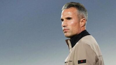 Kaynak:Cnnturk.com Hollanda Eredivisie ekiplerinden Feyenoord, Teknik Direktör Robin van Persie