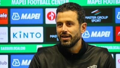 Fiorentina, Fabio Grosso’ya emanet Kaynak:Cnnturk.com İtalya Serie A ekiplerinden Fiorentina, Paolo Vanoli ile yollarının
