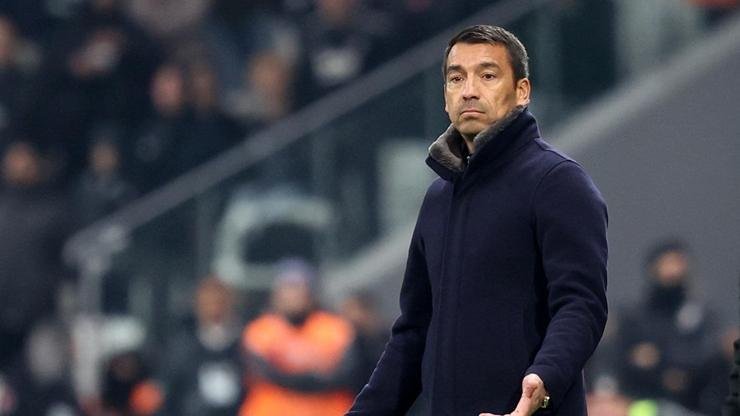Kaynak:Cnnturk.com Beşiktaş’ın eski teknik direktörü Giovanni van Bronckhorst’un yeni takımını