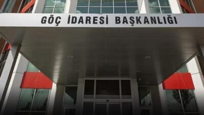Kaynak:AA Başkanlıktan yapılan açıklamada, Özdağ’ın, geçici koruma altındaki Suriyelilerin ülkelerine