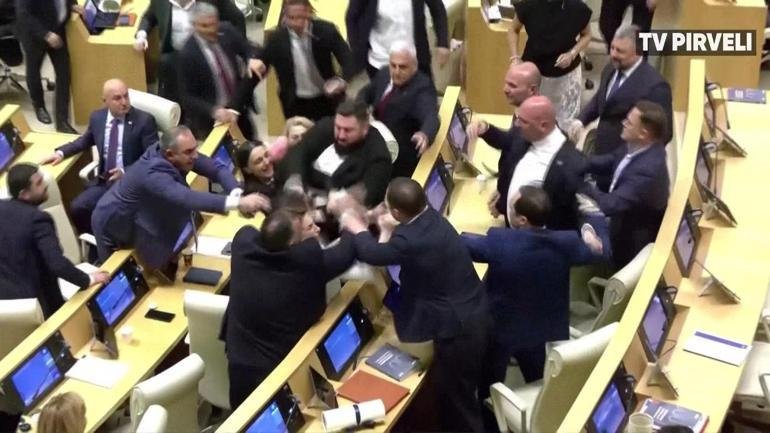 Siyasi gerilimin uzun süredir devam ettiği Gürcistan’da, Başbakan İrakli Kobakhidze’nin