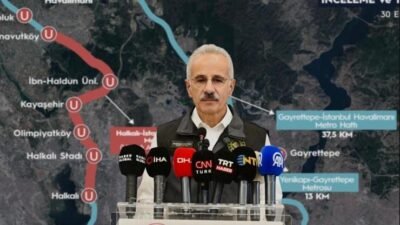 Kaynak: DHA/AA Yazılı açıklama yapan Bakan Uraloğlu&nbsp;Halkalı–İstanbul Havalimanı-Gayrettepe Metro Projesi’ni,