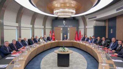 Mutlak butlan kararı sonrası CHP Genel Başkanlığı koltuğuna dönen Kemal