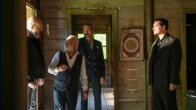 Yapımcılığını Timur Savcı ve Burak Sağyaşar’ın üstlendiği, yönetmen koltuğunda Uluç