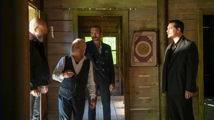 Yapımcılığını Timur Savcı ve Burak Sağyaşar’ın üstlendiği, yönetmen koltuğunda Uluç