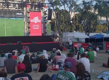 Los Angeles’ta dev etkinlik! Amerika’da Dünya Kupası heyecanına Türk imzası Los Angeles City Hall’ın hemen önünde yer alan ve şehrin