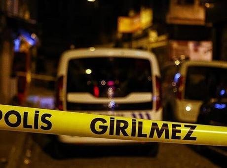 Şeyh Mahallesi Pazaryeri Sokak’ta bulunan iş yerindeki kadın H.S, telefonundaki