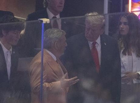ABD Başkanı Donald Trump, New York Knicks ile San Antonio