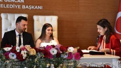 İstanbul’da nikahlarının bugün kıyılması için randevu alan çiftler nikah salonlarını