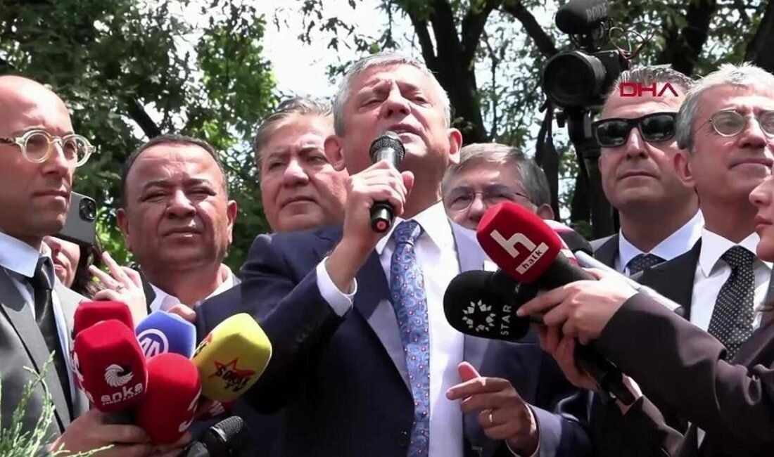 Özgür Özel: Toplantı sabote edilecekti Kaynak:CNN TÜRK Özgür Özel, “Siz olmasaydınız, baba ocağına bir pazar
