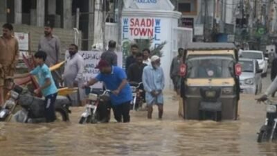 Pakistan’ın Khyber Pakhtunkhwa eyaletinde şiddetli yağış etkili oldu. Bannu ve