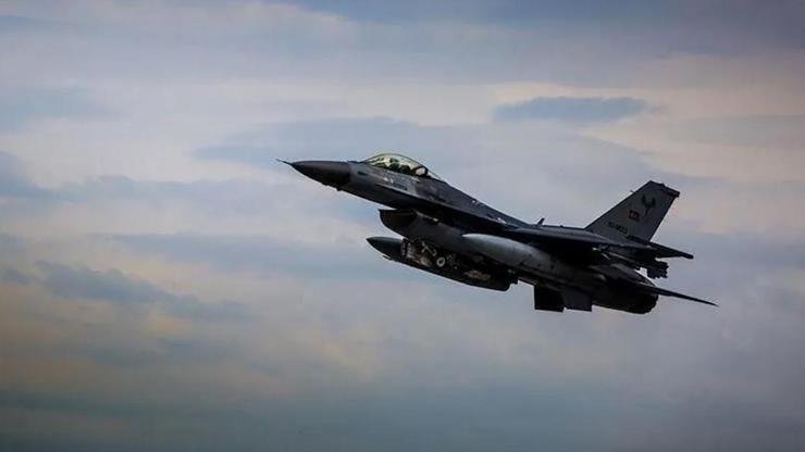 Polonya uçağında yanlış kodla kaçırılma paniği! Türk F-16’ları havalandı Kaynak:İHA Ulaştırma ve Altyapı Bakanlığı’ndan yapılan açıklamada, LOT Havayolları‘na ait